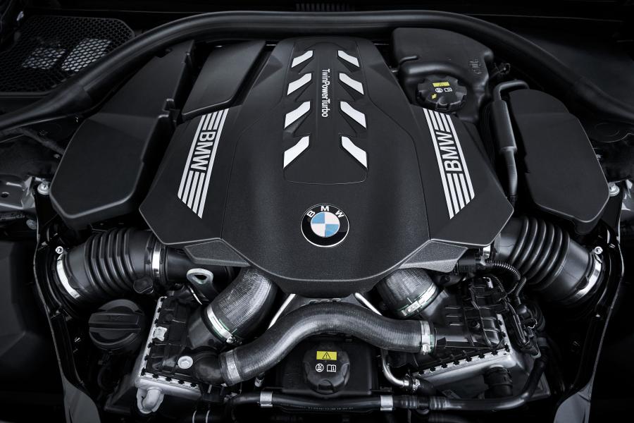 Моторный отсек BMW 750Li xDrive (G12) 2019 года  (WW) (фото 147 из 164)